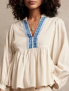 NWOT | BANANA REPUBLIC | MEDIUM | BLUE EMBROIDERED BLOUSE